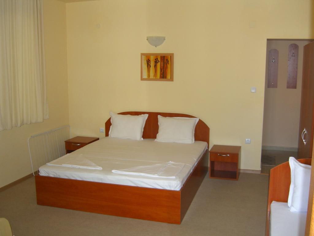 Terra Guest House Ravda Phòng bức ảnh